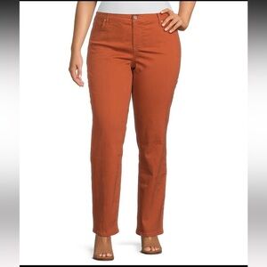 NWT Code Bleu
Plus Size Chelsea Straight Leg Stretch Denim  Jeans in terracotta